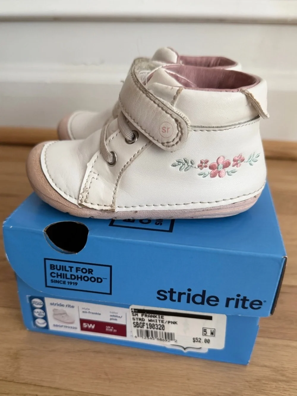 Stride Rite SM Frankie White Pink Embroidered Flowers Size 5W